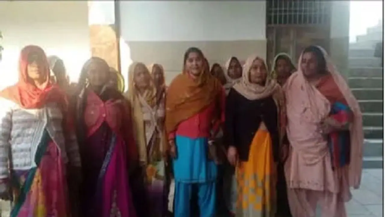 पाकिस्तान के 25 हिंदू शरणार्थियों को मुजफ्फरनगर में बसाएंगे बीजेपी विधायक, देंगे हर मदद पाकिस्तान के 25 हिंदू शरणार्थियों को मुजफ्फरनगर में बसाएंगे बीजेपी विधायक, देंगे हर मदद