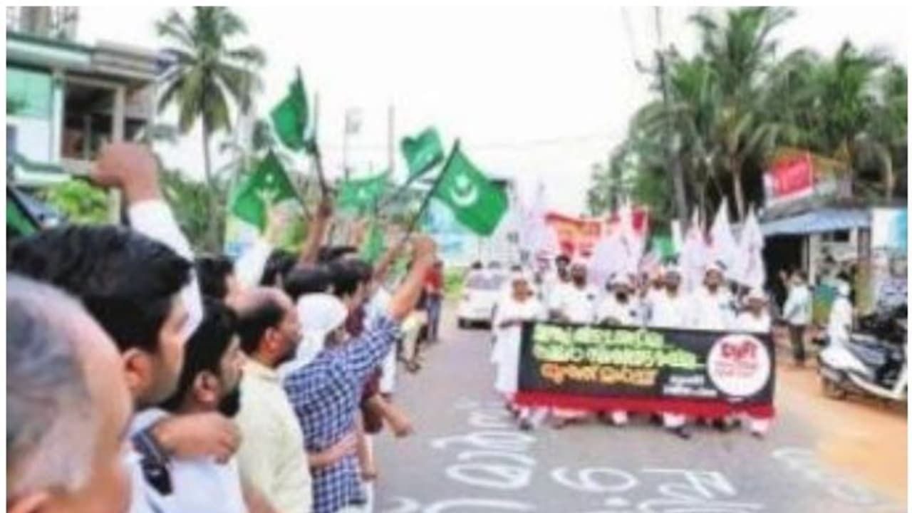 പൗരത്വ നിയമ ഭേദഗതിക്കെതിരെ ഡിവൈഎഫ്ഐ റാലി; അഭിവാദ്യമര്പ്പിച്ച് യൂത്ത് ലീഗ് പൗരത്വ നിയമ ഭേദഗതിക്കെതിരെ ഡിവൈഎഫ്ഐ റാലി; അഭിവാദ്യമര്പ്പിച്ച് യൂത്ത് ലീഗ്