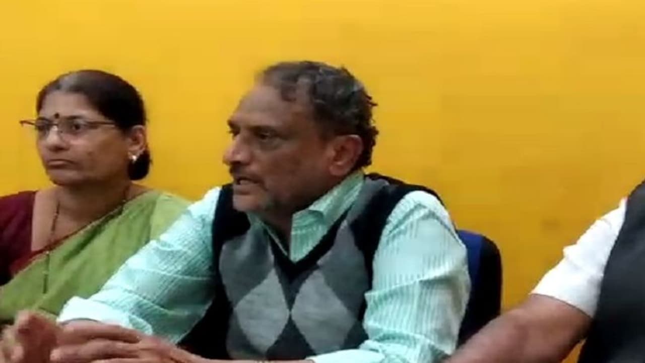 'BSY ಸರ್ಕಾರ ಕನ್ನಡ, ಮರಾಠಿ ಭಾಷೆಗಳ ಮಧ್ಯೆ ವಿಷಬೀಜ ಬಿತ್ತುವ ಕೆಲಸ ಮಾಡ್ತಿದೆ' 'BSY ಸರ್ಕಾರ ಕನ್ನಡ, ಮರಾಠಿ ಭಾಷೆಗಳ ಮಧ್ಯೆ ವಿಷಬೀಜ ಬಿತ್ತುವ ಕೆಲಸ ಮಾಡ್ತಿದೆ'