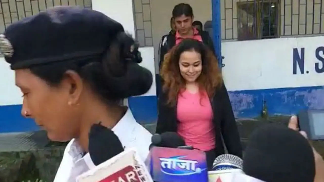 'শরীরে বাঁধা বোমা', মাঝ আকাশে কলকাতা মুম্বাই বিমান ওড়ানোর হুমকি তরুণীর