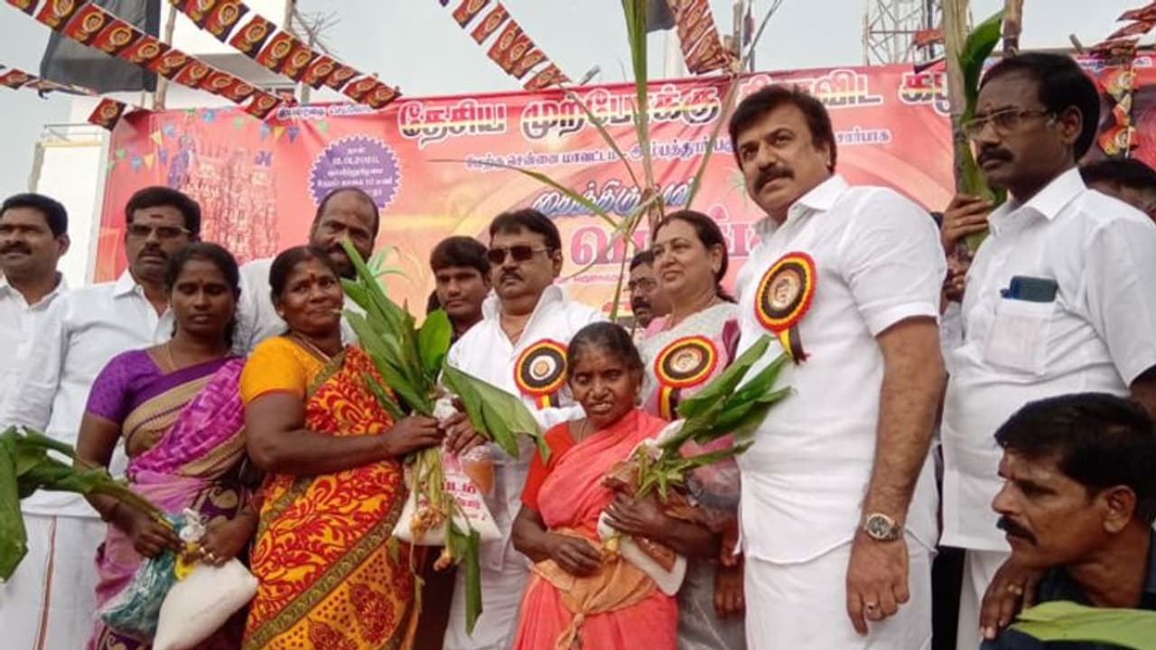 உங்களுக்காக மீண்டு வருவேன்... உருக்கமாக பேசிய ஒட்டுமொத்த தமிழக மக்களின் மனதில் இடம் பிடித்த விஜயகாந்த்..! உங்களுக்காக மீண்டு வருவேன்... உருக்கமாக பேசிய ஒட்டுமொத்த தமிழக மக்களின் மனதில் இடம் பிடித்த விஜயகாந்த்..!