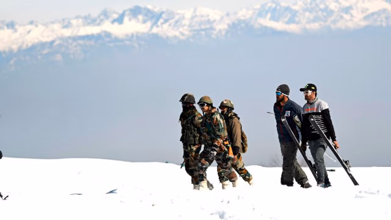 পা পিছলে সোজা পাকিস্তানে ভারতীয় সেনা জওয়ান, খারাপের আশঙ্কায় নিদ্রাহীন পরিবার পা পিছলে সোজা পাকিস্তানে ভারতীয় সেনা জওয়ান, খারাপের আশঙ্কায় নিদ্রাহীন পরিবার