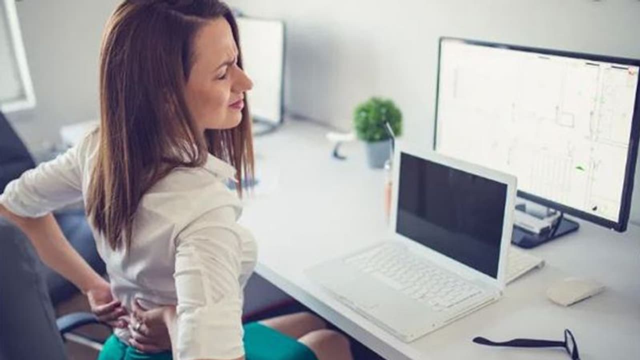 ദീർഘനേരം ഇരുന്ന് ജോലി ചെയ്താൽ ഈ ആരോഗ്യപ്രശ്നങ്ങളുണ്ടാകാം ദീർഘനേരം ഇരുന്ന് ജോലി ചെയ്താൽ ഈ ആരോഗ്യപ്രശ്നങ്ങളുണ്ടാകാം