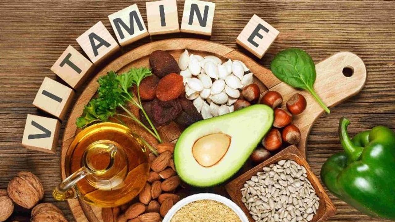 Vitamin E: রুক্ষ আবহাওয়ায় ত্বক ও চুলের বিশেষ যত্নে ব্যবহার করুন এই ভিটামিন তেল Vitamin E: রুক্ষ আবহাওয়ায় ত্বক ও চুলের বিশেষ যত্নে ব্যবহার করুন এই ভিটামিন তেল