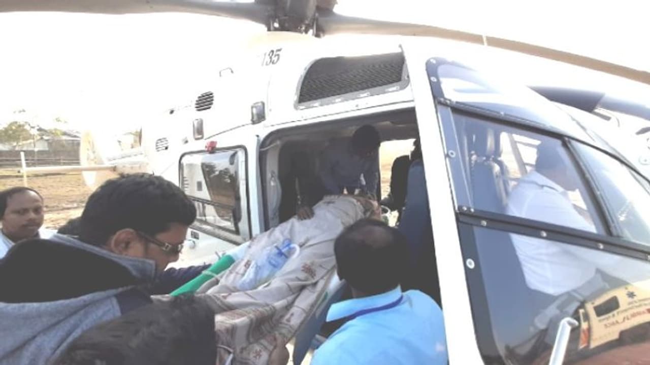 বিপদে বন্ধু এয়ার অ্যাম্বুল্যান্স,গঙ্গাসাগর থেকে কলকাতার হাসপাতালে তীর্থযাত্রী বিপদে বন্ধু এয়ার অ্যাম্বুল্যান্স,গঙ্গাসাগর থেকে কলকাতার হাসপাতালে তীর্থযাত্রী