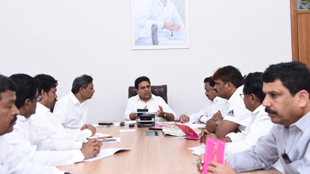 పుర ఎన్నికలపై కేటీఆర్ యాక్షన్: సమన్వయ కమిటీ ఏర్పాటు, ఏకగ్రీవాలపై దృష్టి పుర ఎన్నికలపై కేటీఆర్ యాక్షన్: సమన్వయ కమిటీ ఏర్పాటు, ఏకగ్రీవాలపై దృష్టి