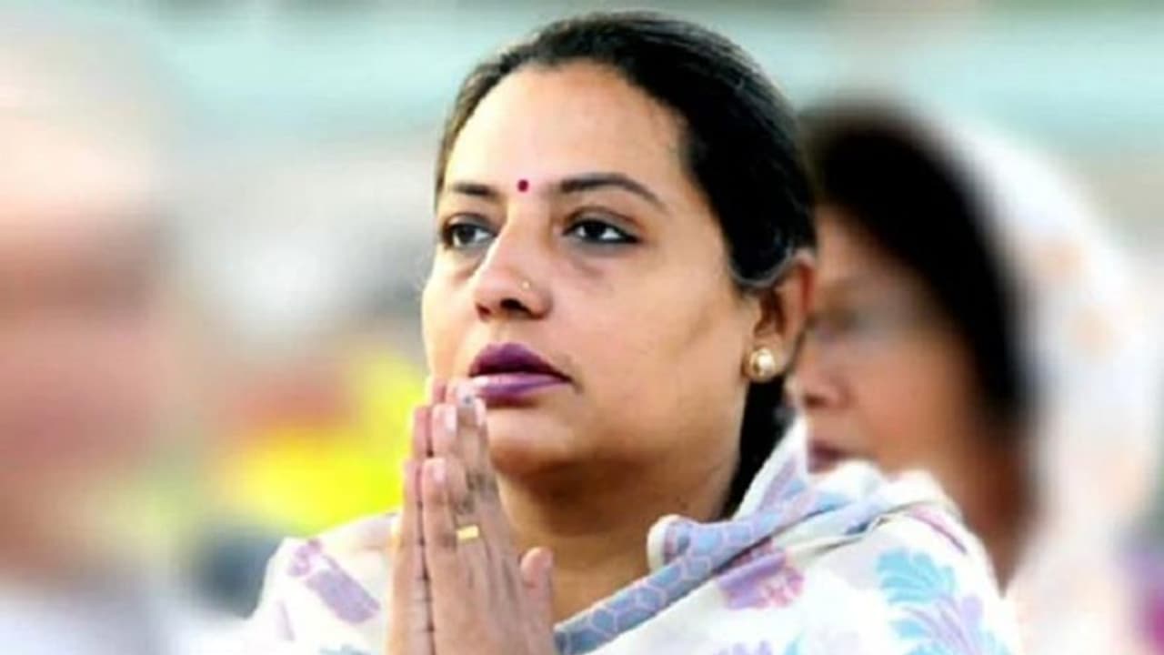 பசு மாட்டை தொட்டுப் பாருங்க ! கெட்ட எண்ணங்களே வராது !! பாஜகவினரையே பதற வைத்த காங்கிரஸ் அமைச்சர் !! பசு மாட்டை தொட்டுப் பாருங்க ! கெட்ட எண்ணங்களே வராது !! பாஜகவினரையே பதற வைத்த காங்கிரஸ் அமைச்சர் !!