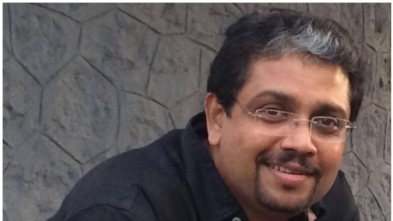 സദാചാര ഗുണ്ടാ ആക്രമണത്തിനെതിരെ പ്രതികരിച്ച യുവതിക്ക് അഭിനന്ദനവുമായി ഐഎഎസ് ഓഫീസര് സദാചാര ഗുണ്ടാ ആക്രമണത്തിനെതിരെ പ്രതികരിച്ച യുവതിക്ക് അഭിനന്ദനവുമായി ഐഎഎസ് ഓഫീസര്