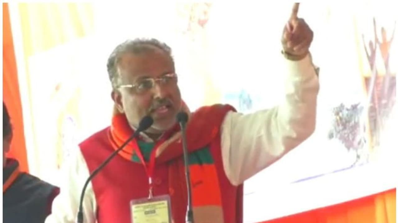 'പൗരത്വ നിയമ ഭേദഗതിക്കെതിരെ സംസാരിച്ചാൽ ജീവനോടെ കുഴിച്ച് മൂടും'; ഉത്തർപ്രദേശ് മന്ത്രി 'പൗരത്വ നിയമ ഭേദഗതിക്കെതിരെ സംസാരിച്ചാൽ ജീവനോടെ കുഴിച്ച് മൂടും'; ഉത്തർപ്രദേശ് മന്ത്രി