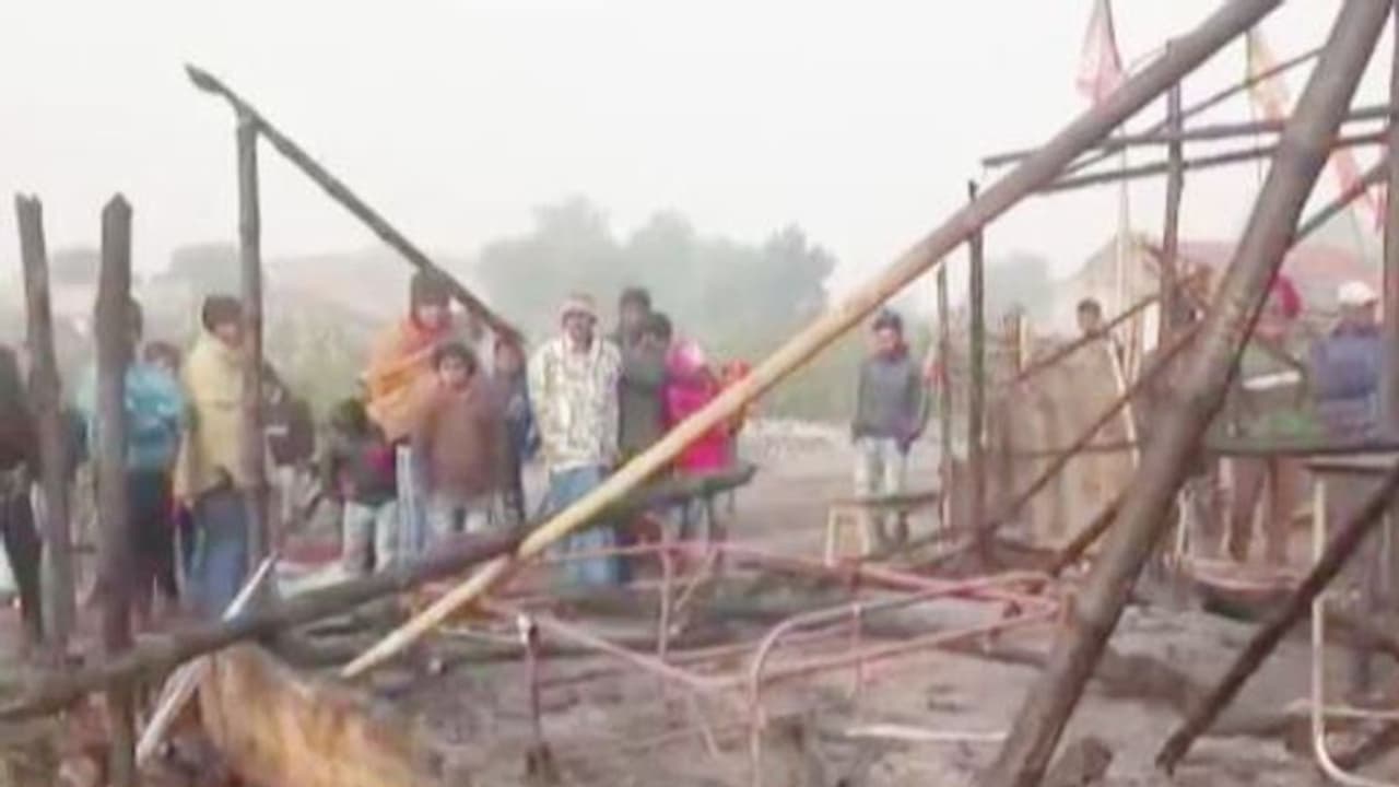 பாஜக அலுவலகத்தில் தீ..! தப்பியோடிய மர்மநபர்களை தீவிரமாக தேடும் போலீசார்..! பாஜக அலுவலகத்தில் தீ..! தப்பியோடிய மர்மநபர்களை தீவிரமாக தேடும் போலீசார்..!