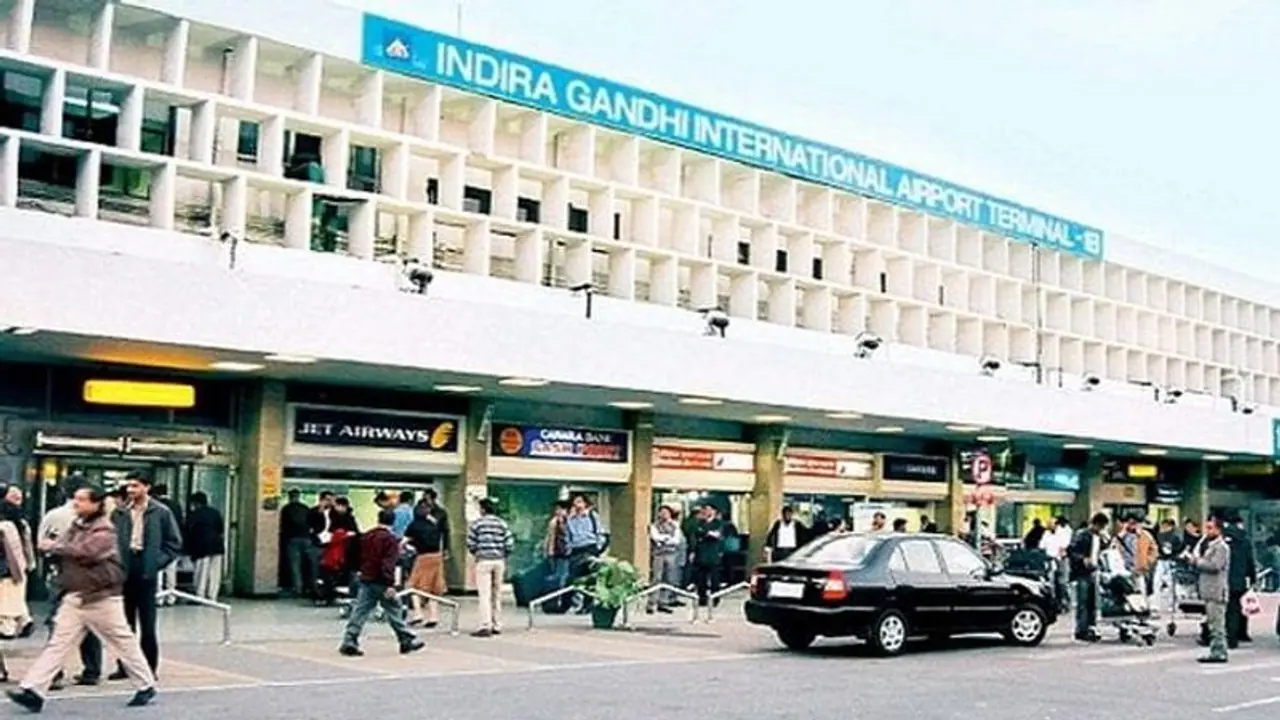 ఢిల్లీ ఎయిర్‌పోర్ట్‌లో చోరీ ముఠా గుట్టు రట్టు.. 8 మంది అరెస్ట్.. లక్షల విలువైన వస్తువులు స్వాధీనం 