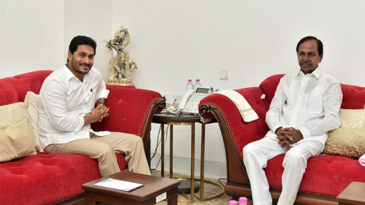 కేసిఆర్ కోరిన వెంటనే... ఆ సాయానికి ముందుకువచ్చిన జగన్ కేసిఆర్ కోరిన వెంటనే... ఆ సాయానికి ముందుకువచ్చిన జగన్