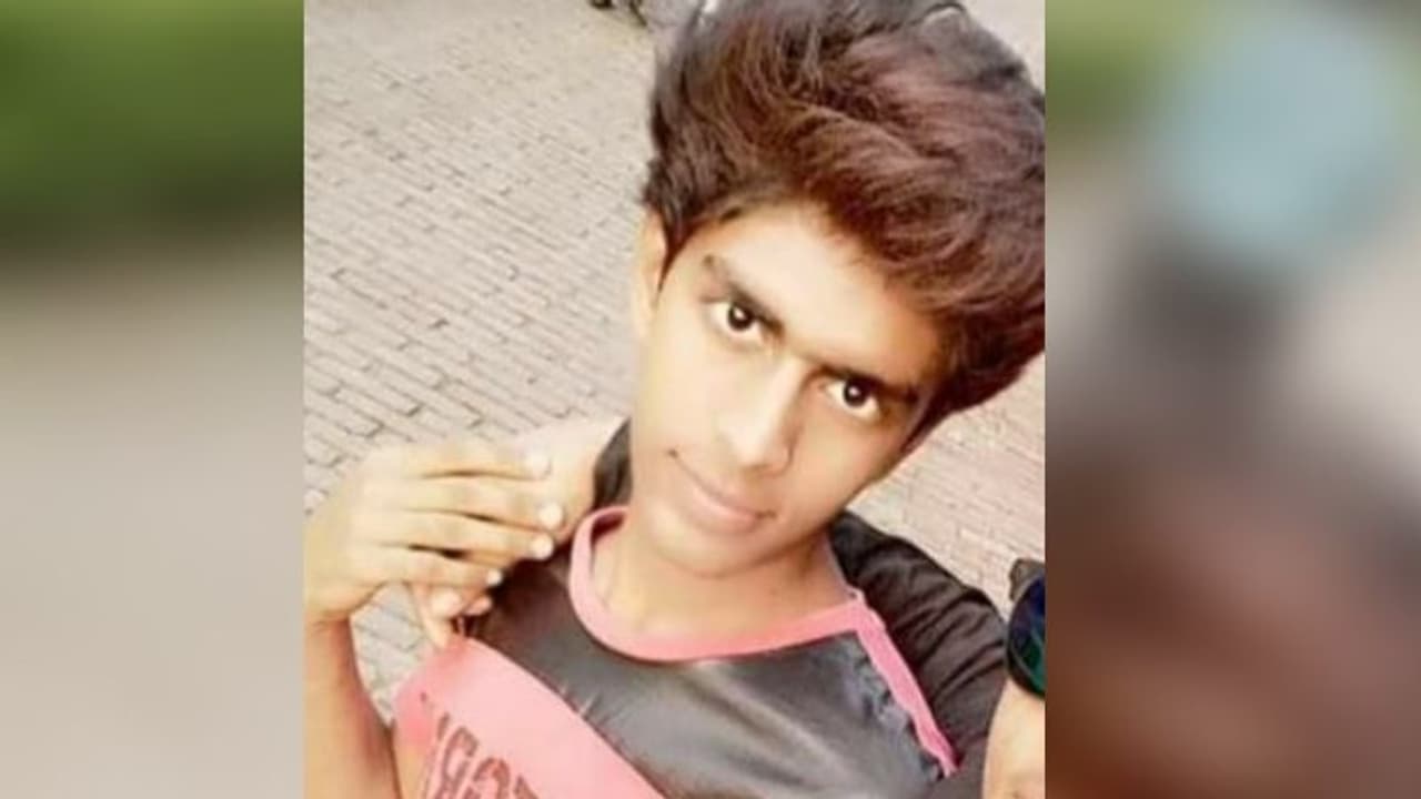 পরকীয়া সম্পর্কে টানাপোড়েনে খুন কিশোর, রাস্তায় মিলল রক্তাক্ত দেহ পরকীয়া সম্পর্কে টানাপোড়েনে খুন কিশোর, রাস্তায় মিলল রক্তাক্ত দেহ