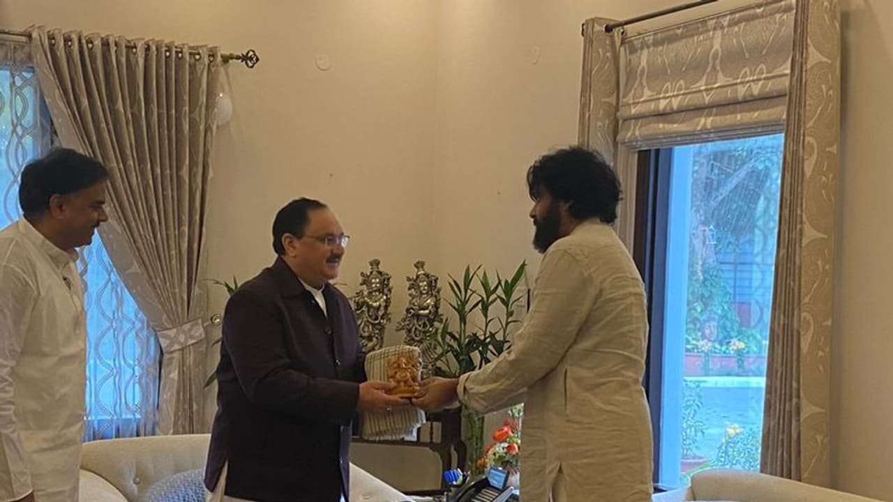 ఏపీలో మారుతున్న సమీకరణాలు: బీజేపీతో పొత్తు కుదుర్చుకున్న పవన్ ఏపీలో మారుతున్న సమీకరణాలు: బీజేపీతో పొత్తు కుదుర్చుకున్న పవన్