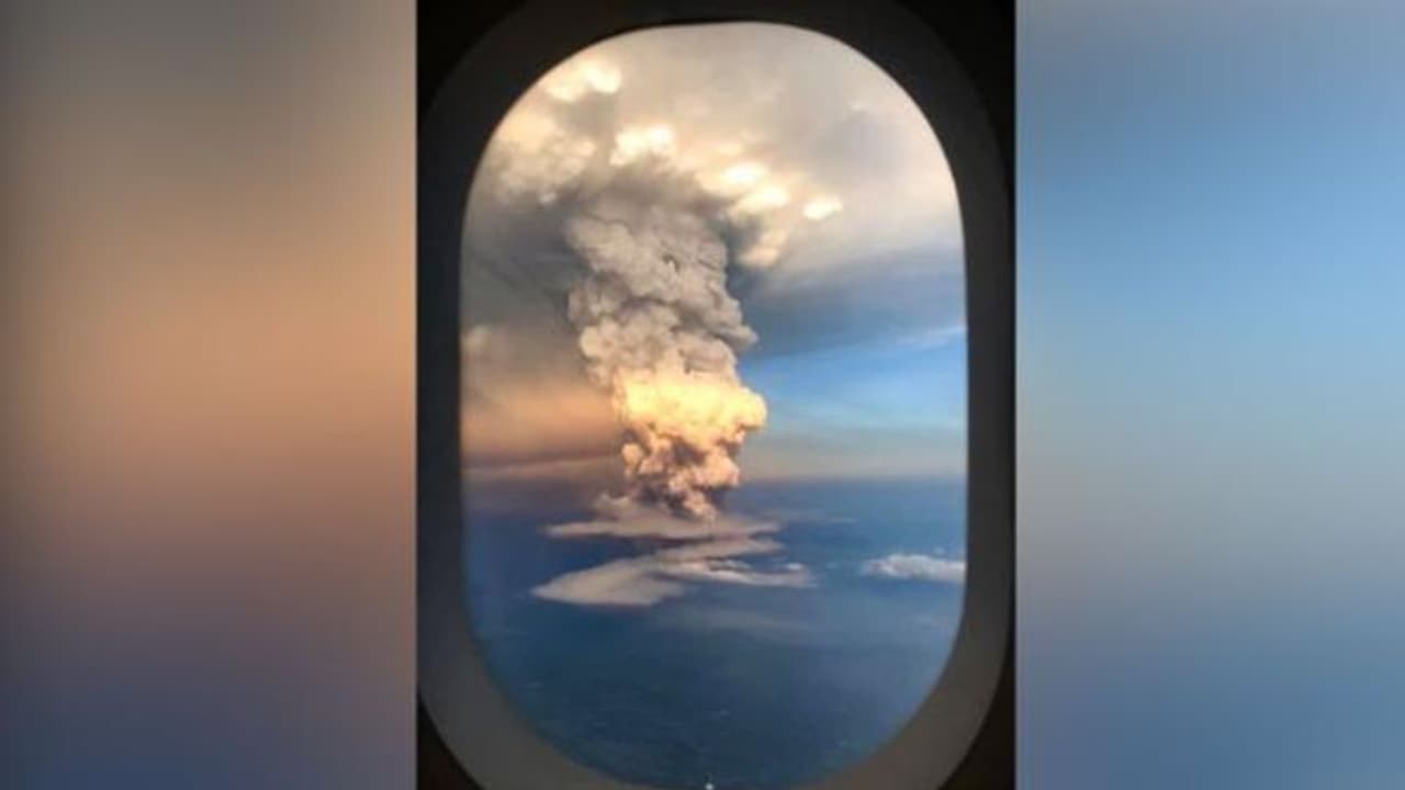 താല് അഗ്നിപര്വതത്തിൽ നിന്ന് ലാവ പുറത്തേക്കൊഴുകുന്നു, കല്ലു മഴ ഭീഷണി; 1911 ലെ അവസ്ഥയുണ്ടാകുമോയെന്ന് ഭയം താല് അഗ്നിപര്വതത്തിൽ നിന്ന് ലാവ പുറത്തേക്കൊഴുകുന്നു, കല്ലു മഴ ഭീഷണി; 1911 ലെ അവസ്ഥയുണ്ടാകുമോയെന്ന് ഭയം