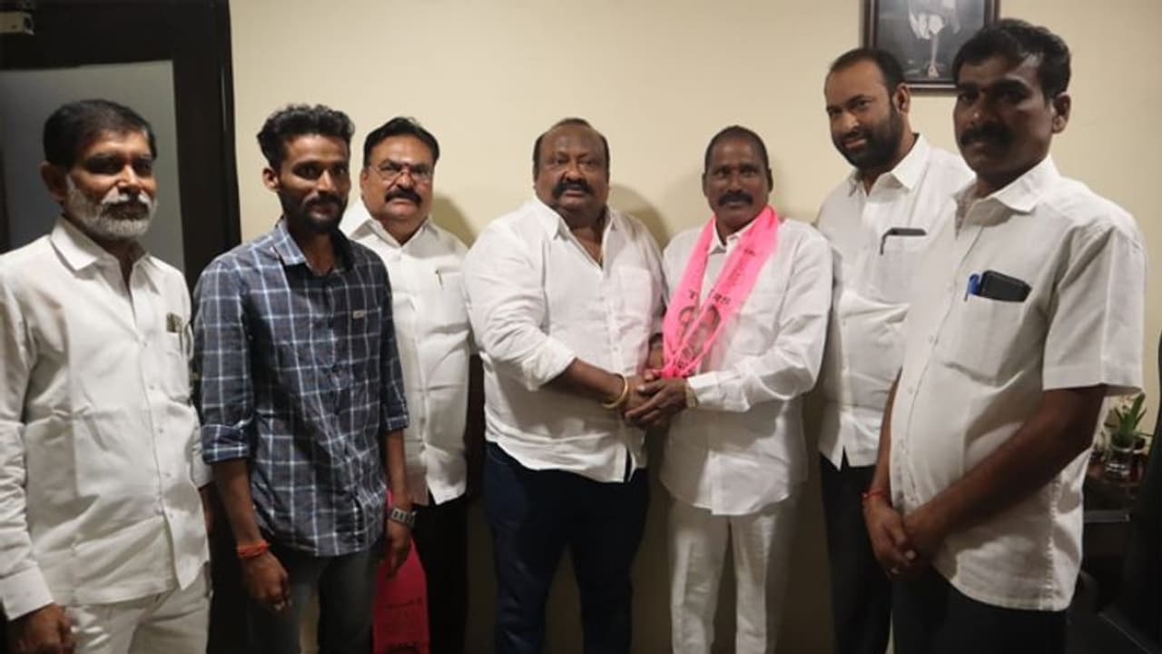 పురపోరులో అధికార పార్టీదే హవా... ఎన్నికలకు ముందే వరుస విజయాలు పురపోరులో అధికార పార్టీదే హవా... ఎన్నికలకు ముందే వరుస విజయాలు