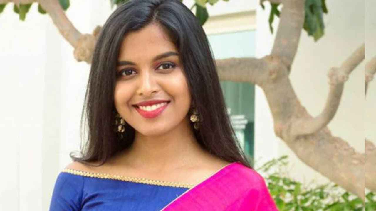 ভিসা হারিয়ে আতঙ্কে ভারতীয় তরুণী, পাকিস্তানি ট্যাক্সি চালকের সততায় পেলেন নিস্তার ভিসা হারিয়ে আতঙ্কে ভারতীয় তরুণী, পাকিস্তানি ট্যাক্সি চালকের সততায় পেলেন নিস্তার