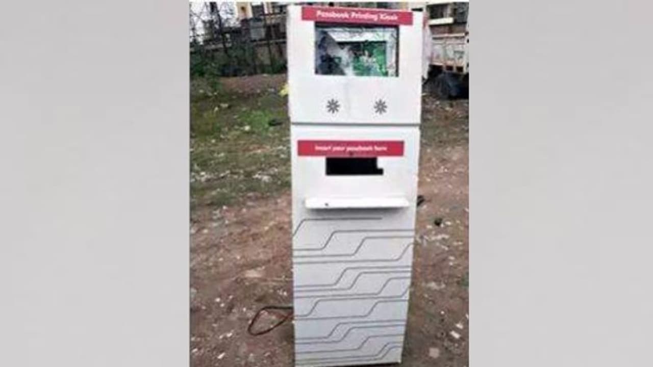 നട്ടപ്പാതിരയ്ക്ക് 'എടിഎം' കുത്തിപ്പൊളിച്ചു; വീട്ടിലെത്തിയപ്പോള് അമളി പിണഞ്ഞ് കള്ളന്, സംഭവിച്ചത്... നട്ടപ്പാതിരയ്ക്ക് 'എടിഎം' കുത്തിപ്പൊളിച്ചു; വീട്ടിലെത്തിയപ്പോള് അമളി പിണഞ്ഞ് കള്ളന്, സംഭവിച്ചത്...