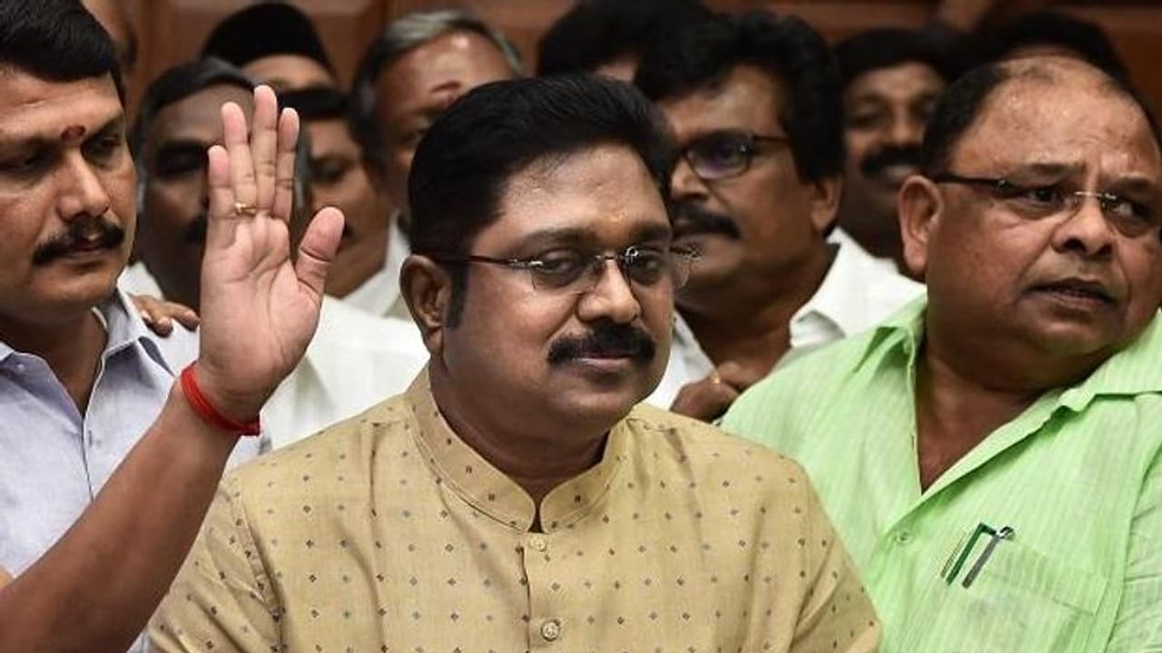 அமமுக முக்கிய நிர்வாகிக்கு கொரோனா பாதிப்பு.. மருத்துவமனையில் அனுமதி.. அதிர்ச்சியில் டிடிவி.தினகரன்..! அமமுக முக்கிய நிர்வாகிக்கு கொரோனா பாதிப்பு.. மருத்துவமனையில் அனுமதி.. அதிர்ச்சியில் டிடிவி.தினகரன்..!