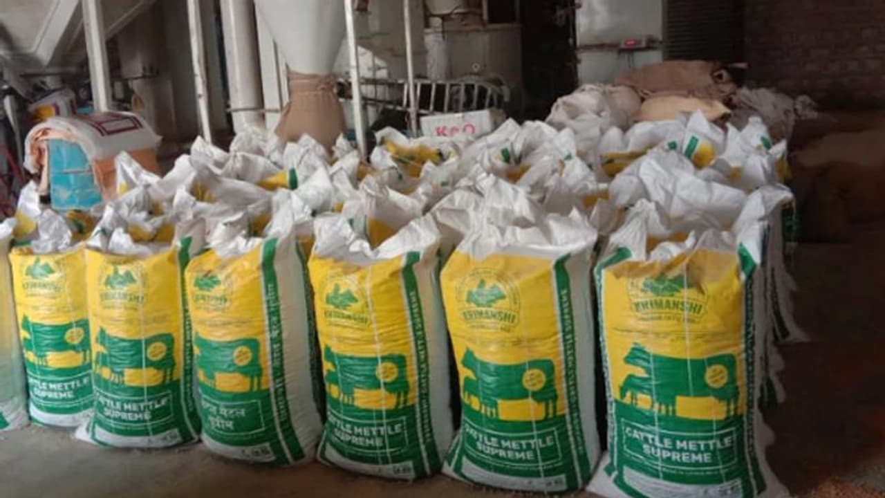 പഴങ്ങളുടെയും പച്ചക്കറികളുടെയും അവശിഷ്ടങ്ങളില് നിന്നും കാലിത്തീറ്റ; ഇത് നിഖിലിന്റെ സ്റ്റാര്ട്ടപ്പ് പഴങ്ങളുടെയും പച്ചക്കറികളുടെയും അവശിഷ്ടങ്ങളില് നിന്നും കാലിത്തീറ്റ; ഇത് നിഖിലിന്റെ സ്റ്റാര്ട്ടപ്പ്