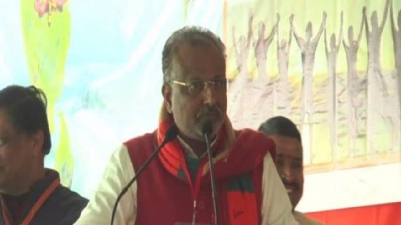 മോദിക്കെതിരെ മുദ്യാവാക്യം വിളിക്കുന്നവരെ ജീവനോടെ കുഴിച്ചുമൂടും; വിവാദ പരാമർശവുമായി യുപി മന്ത്രി മോദിക്കെതിരെ മുദ്യാവാക്യം വിളിക്കുന്നവരെ ജീവനോടെ കുഴിച്ചുമൂടും; വിവാദ പരാമർശവുമായി യുപി മന്ത്രി