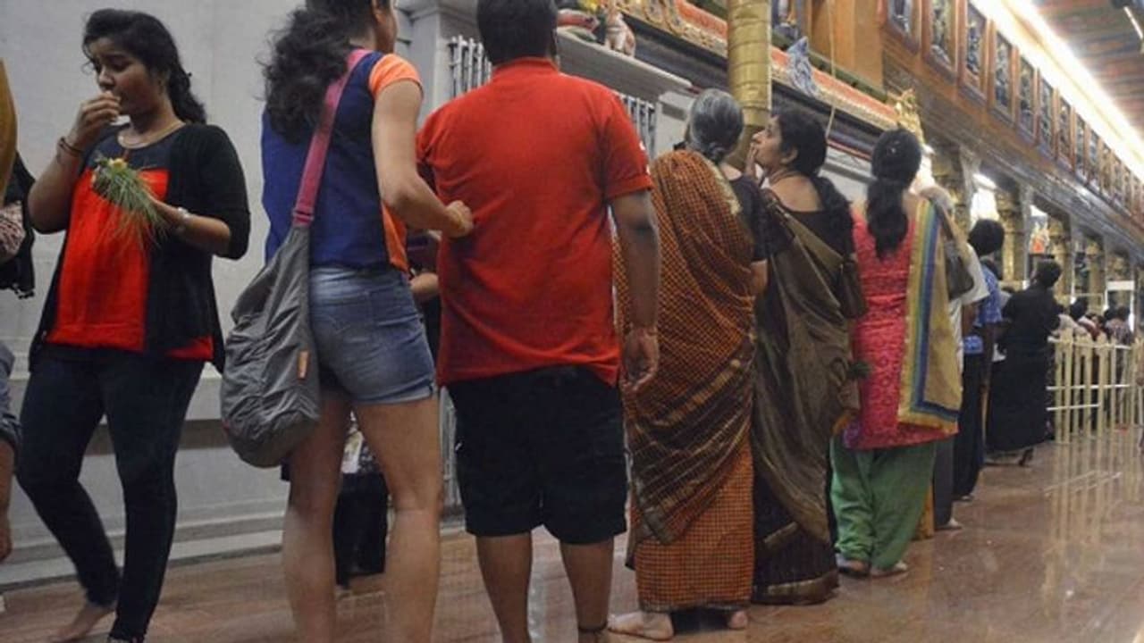 ರಾಜ್ಯದ ಶ್ರೀಮಂತ ದೇಗುಲದಲ್ಲಿನ್ನು ವಸ್ತ್ರ ಸಂಹಿತೆ..! ರಾಜ್ಯದ ಶ್ರೀಮಂತ ದೇಗುಲದಲ್ಲಿನ್ನು ವಸ್ತ್ರ ಸಂಹಿತೆ..!