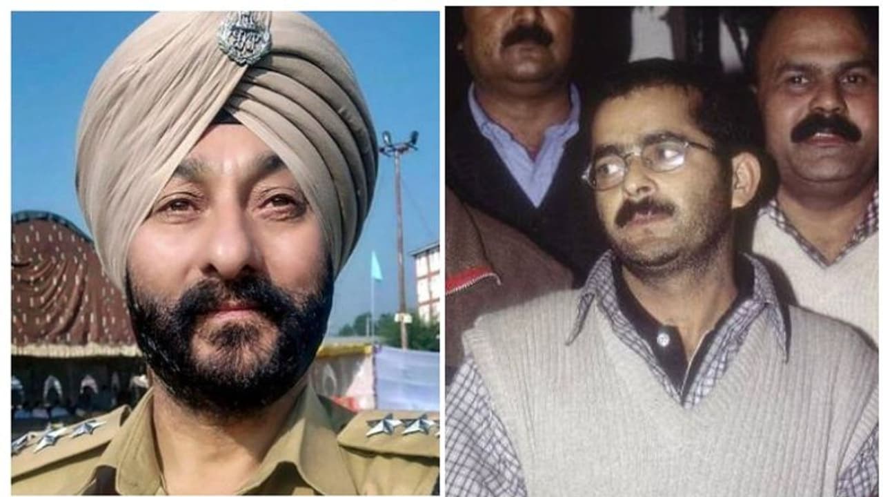 അഫ്സല് ഗുരുവിനെ ക്രൂരമായിത്തന്നെ പീഡിപ്പിച്ചിട്ടുണ്ട്, അപ്പോഴും ആ 'പൊട്ടനൊ'ന്നും പറഞ്ഞില്ല' ദേവീന്ദര് സിങ്ങിന്റെ വെളിപ്പെടുത്തല് അഫ്സല് ഗുരുവിനെ ക്രൂരമായിത്തന്നെ പീഡിപ്പിച്ചിട്ടുണ്ട്, അപ്പോഴും ആ 'പൊട്ടനൊ'ന്നും പറഞ്ഞില്ല' ദേവീന്ദര് സിങ്ങിന്റെ വെളിപ്പെടുത്തല്