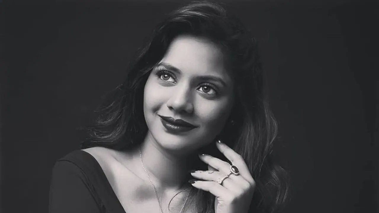 ஓவர் கவர்ச்சியில் யாஷிகாவையே மிரள வைக்கும் ஐஸ்வர்யா தத்தா...டீப் நெக் ஓப்பனில் ஹாட் போஸ்...தீயாய் பரவும் போட்டோஸ்...! ஓவர் கவர்ச்சியில் யாஷிகாவையே மிரள வைக்கும் ஐஸ்வர்யா தத்தா...டீப் நெக் ஓப்பனில் ஹாட் போஸ்...தீயாய் பரவும் போட்டோஸ்...!