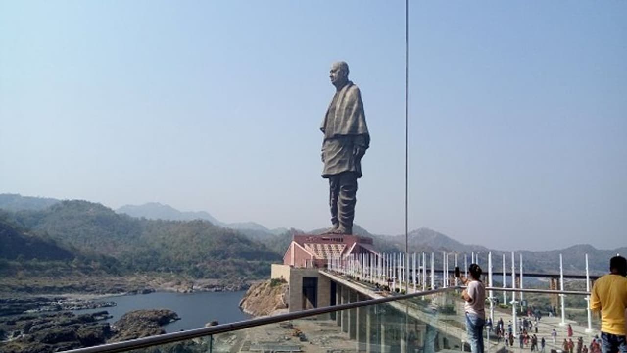 OLX இணையதளத்தில் "வல்லபாய் படேல் சிலை" விற்பனை என விளம்பரம் கொடுத்த மர்மநபர்! அடுத்து நடந்தது என்ன?