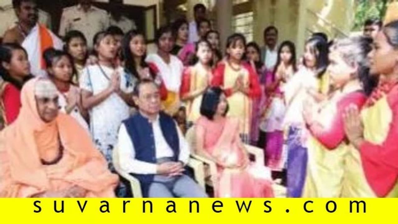 ಸುತ್ತೂರು ಶಾಖಾ ಮಠಕ್ಕೆ ನಿವೃತ್ತ ಸಿಜೆ ರಂಜನ್‌ ಗೊಗೋಯ್‌ ದಂಪತಿ ಭೇಟಿ