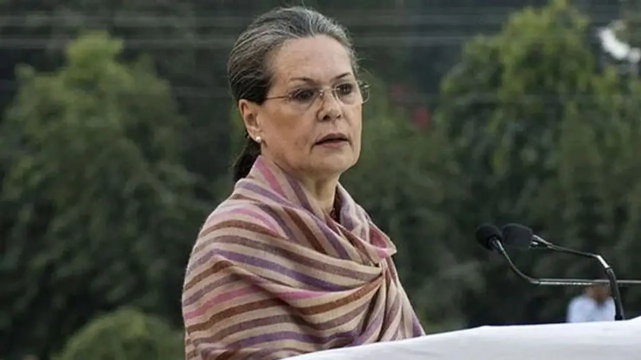 जानें क्यों कांग्रेस का समर्थन करने वाले रामचंद्र गुहा को सोनिया दिलाती हैं मुगल वंश की याद