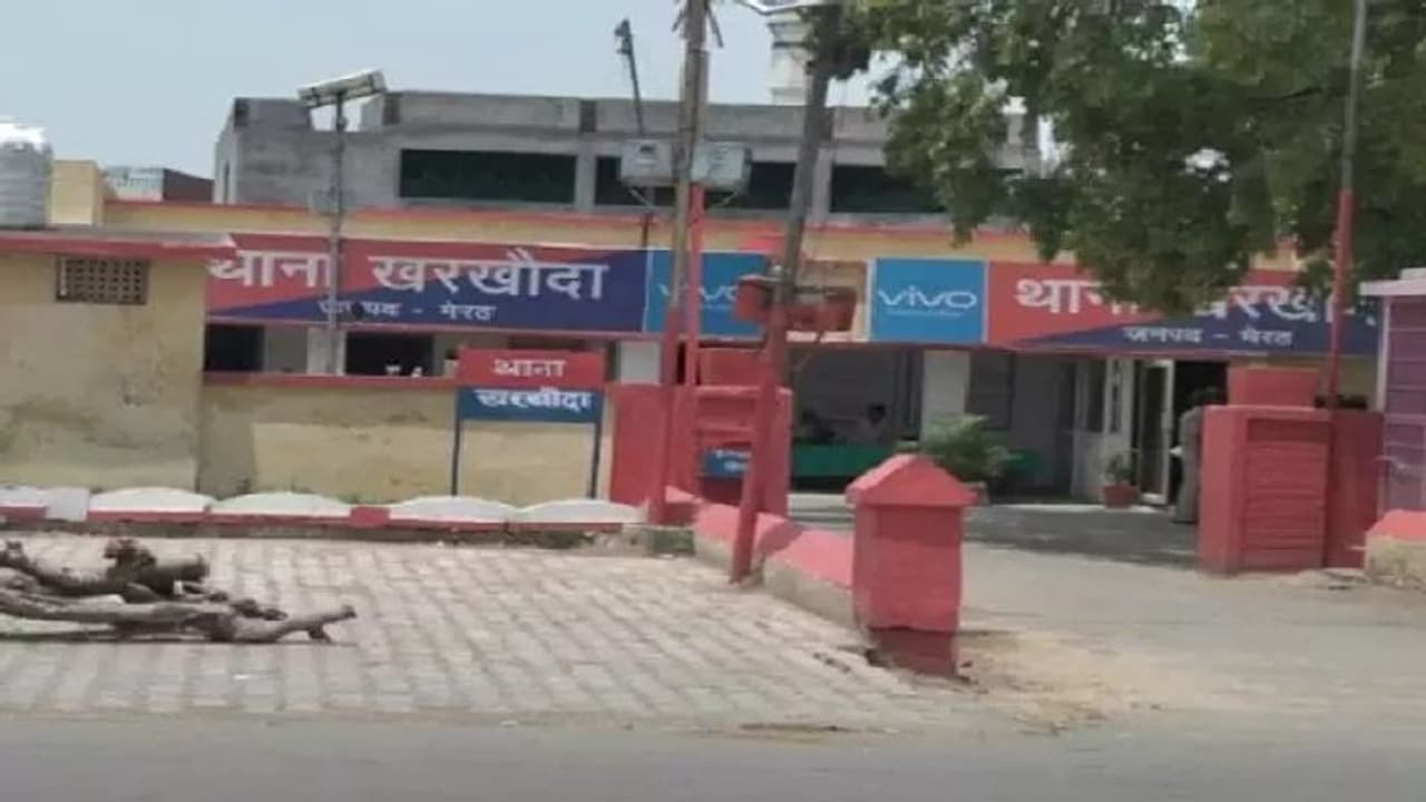 खिड़की से पाइप के सहारे डाला परिवार पर पेट्रोल, डंडे से कपड़ा बांधकर लगा दी आग, महिला समेत पांच बच्चे बने आग का गोला खिड़की से पाइप के सहारे डाला परिवार पर पेट्रोल, डंडे से कपड़ा बांधकर लगा दी आग, महिला समेत पांच बच्चे बने आग का गोला