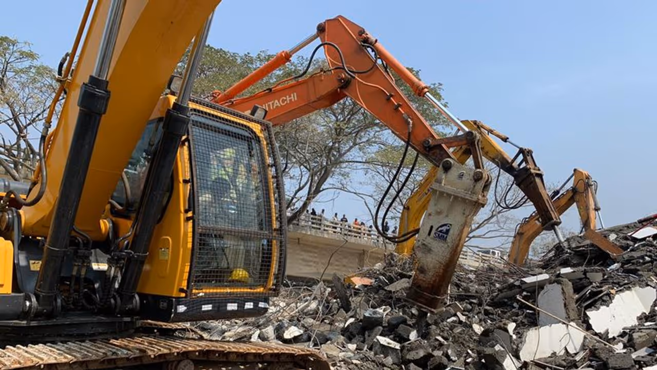 മരട്: പൊളിച്ച ഫ്ലാറ്റുകളുടെ അവശിഷ്ടങ്ങൾ നീക്കം ചെയ്യുന്നത് മാനദണ്ഡങ്ങൾ പാലിച്ചല്ലെന്ന് ഹരിത ട്രൈബ്യൂണൽ മരട്: പൊളിച്ച ഫ്ലാറ്റുകളുടെ അവശിഷ്ടങ്ങൾ നീക്കം ചെയ്യുന്നത് മാനദണ്ഡങ്ങൾ പാലിച്ചല്ലെന്ന് ഹരിത ട്രൈബ്യൂണൽ