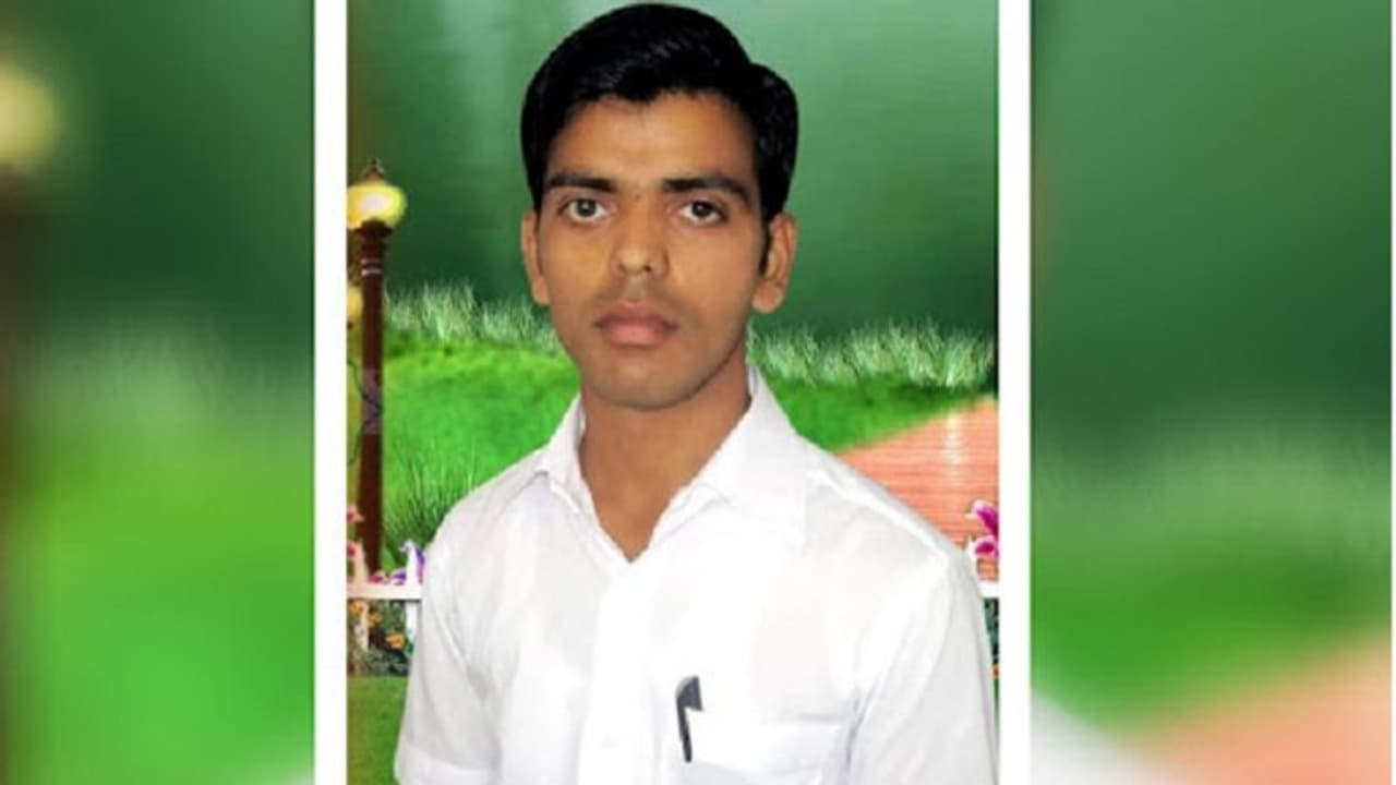 3 दोस्तों ने मिलकर किया साथी का मर्डर, जमीन में गाड़ दी लाश, हत्या का ये है कारण 3 दोस्तों ने मिलकर किया साथी का मर्डर, जमीन में गाड़ दी लाश, हत्या का ये है कारण