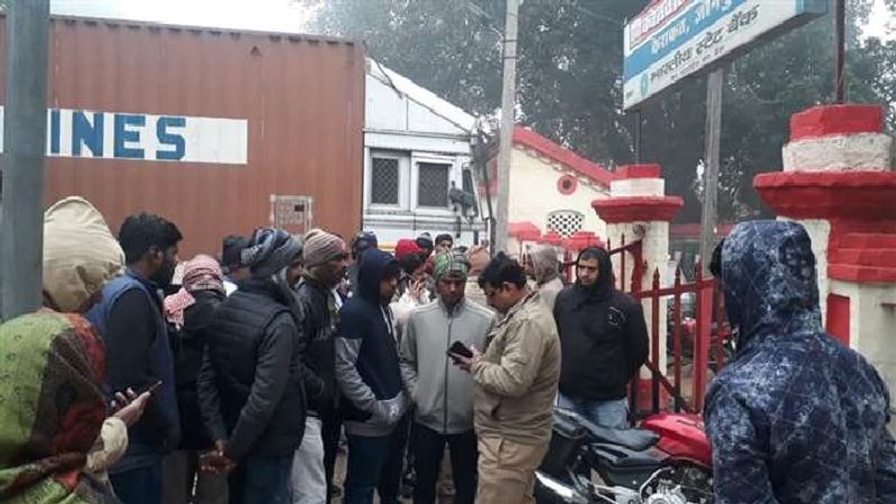 हिंदू युवा वाहिनी के मंडल अध्यक्ष के लेखपाल भाई को गोली से उड़ाया, सामने आई ये बातें हिंदू युवा वाहिनी के मंडल अध्यक्ष के लेखपाल भाई को गोली से उड़ाया, सामने आई ये बातें