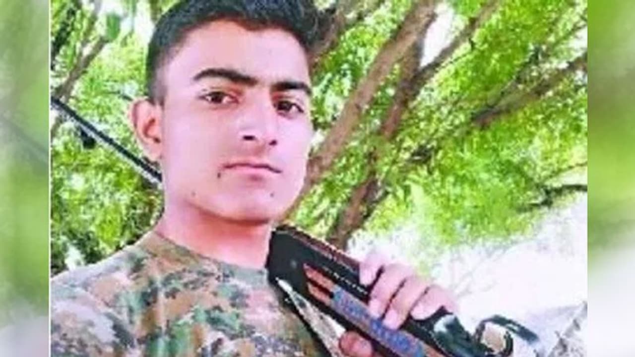 टिकटॉक वीडियो बना रहे इंटर के छात्र की मौत, मां बोली काश बेटे की वो बात नहीं मानी होती टिकटॉक वीडियो बना रहे इंटर के छात्र की मौत, मां बोली काश बेटे की वो बात नहीं मानी होती