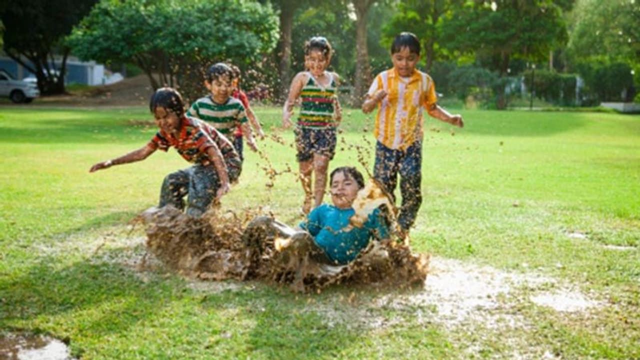জলকাদা মেখে খেললে স্ট্রেস কমে, পড়াশোনায় মন বসে, স্মৃতিশক্তিও বাড়ে জলকাদা মেখে খেললে স্ট্রেস কমে, পড়াশোনায় মন বসে, স্মৃতিশক্তিও বাড়ে