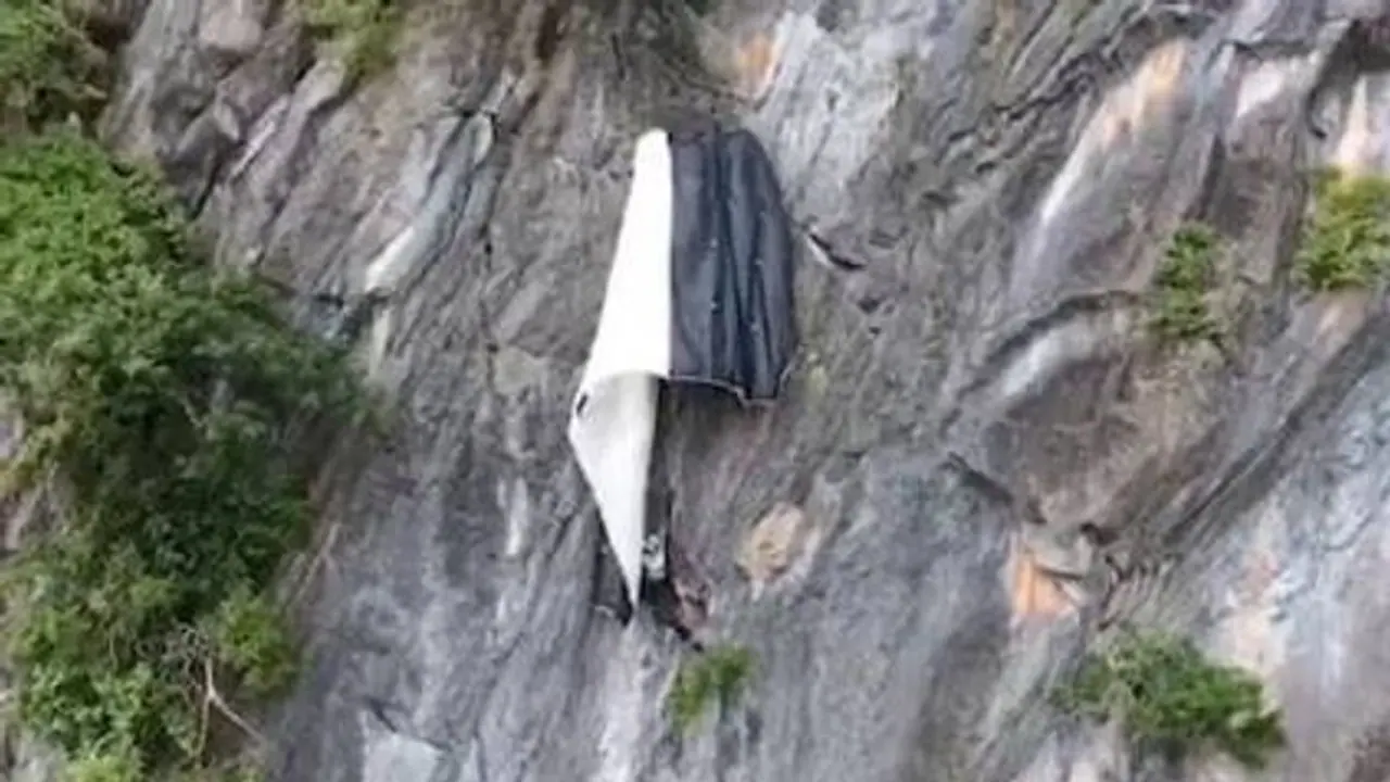 பாராசூட்டில் பறக்கும் போது மாட்டிக்கொண்ட இளைஞர்..! பிறகு நடந்ததை நீங்களே பாருங்கள்..! பாராசூட்டில் பறக்கும் போது மாட்டிக்கொண்ட இளைஞர்..! பிறகு நடந்ததை நீங்களே பாருங்கள்..!