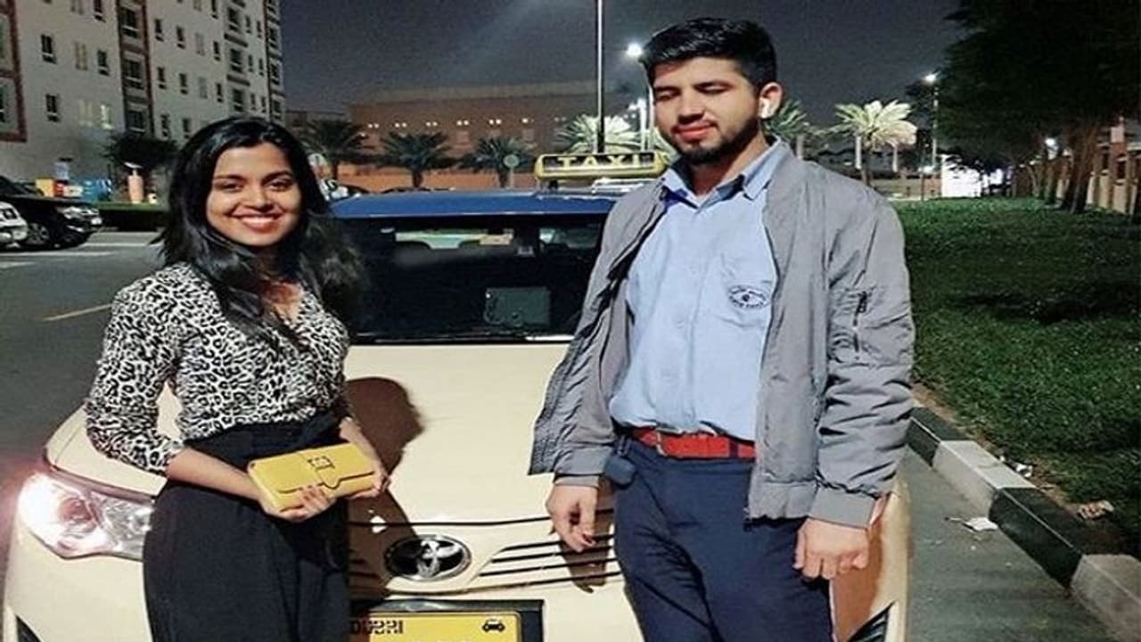 ಭಾರತೀಯಳ ಪರ್ಸ್ ಹಿಂದಿರುಗಿಸಿದ ಪಾಕ್ ಕ್ಯಾಬ್ ಡ್ರೈವರ್! ಭಾರತೀಯಳ ಪರ್ಸ್ ಹಿಂದಿರುಗಿಸಿದ ಪಾಕ್ ಕ್ಯಾಬ್ ಡ್ರೈವರ್!