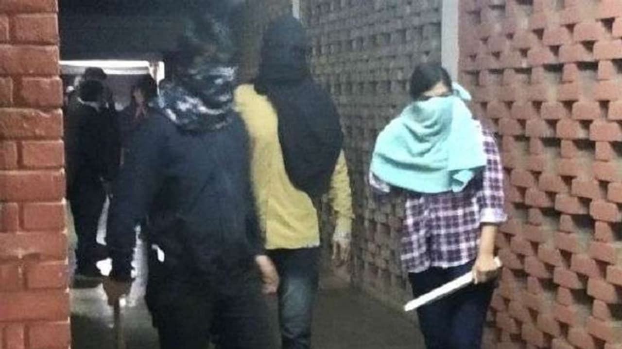 ജെഎൻയു സംഘർഷത്തിൽ ആരെയും അറസ്റ്റ് ചെയ്യാനായിട്ടില്ലെന്ന് കേന്ദ്ര ആഭ്യന്തര മന്ത്രാലയം; മറുപടി പാർലമെന്റിൽ ജെഎൻയു സംഘർഷത്തിൽ ആരെയും അറസ്റ്റ് ചെയ്യാനായിട്ടില്ലെന്ന് കേന്ദ്ര ആഭ്യന്തര മന്ത്രാലയം; മറുപടി പാർലമെന്റിൽ