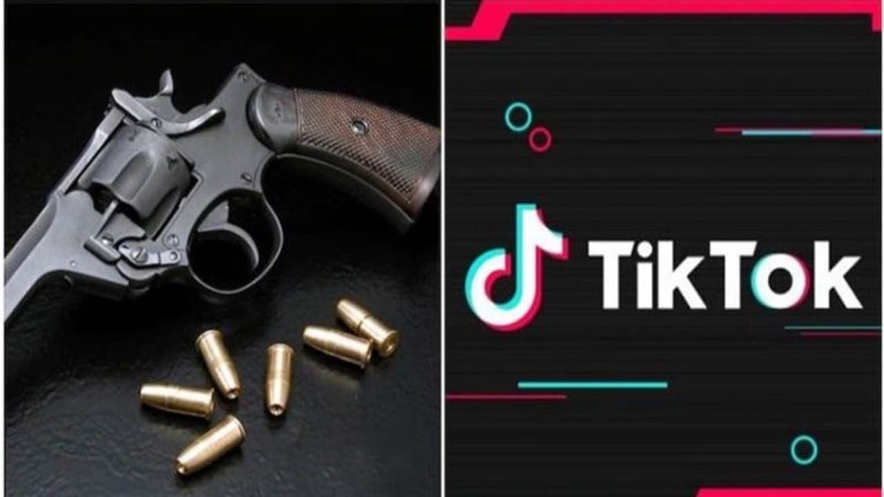 തോക്ക് ഉപയോഗിച്ച് ടിക് ടോക്; വെടിയേറ്റ് പതിനെട്ടുകാരന് ദാരുണാന്ത്യം തോക്ക് ഉപയോഗിച്ച് ടിക് ടോക്; വെടിയേറ്റ് പതിനെട്ടുകാരന് ദാരുണാന്ത്യം