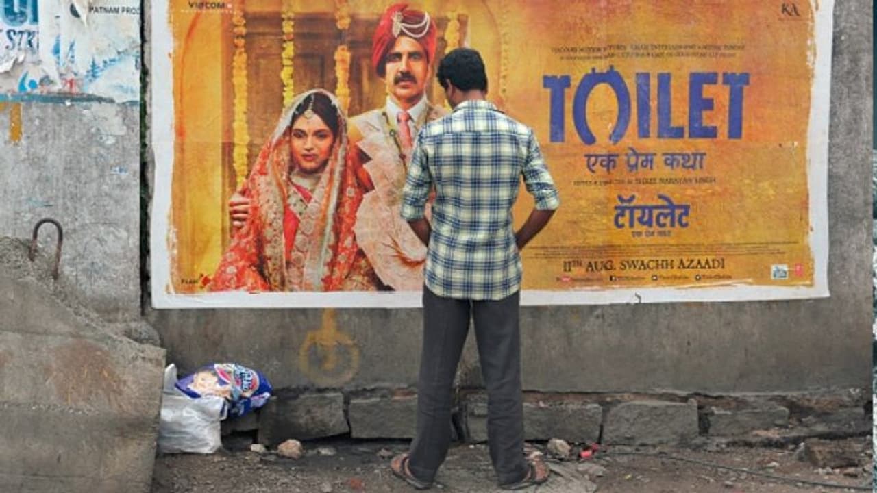 మూత్ర విసర్జన చేస్తుండగా యువకుడి ఫొటోలు తీసిన మహిళ.. తట్టుకోలేక అతను చేసిన పని... మూత్ర విసర్జన చేస్తుండగా యువకుడి ఫొటోలు తీసిన మహిళ.. తట్టుకోలేక అతను చేసిన పని...