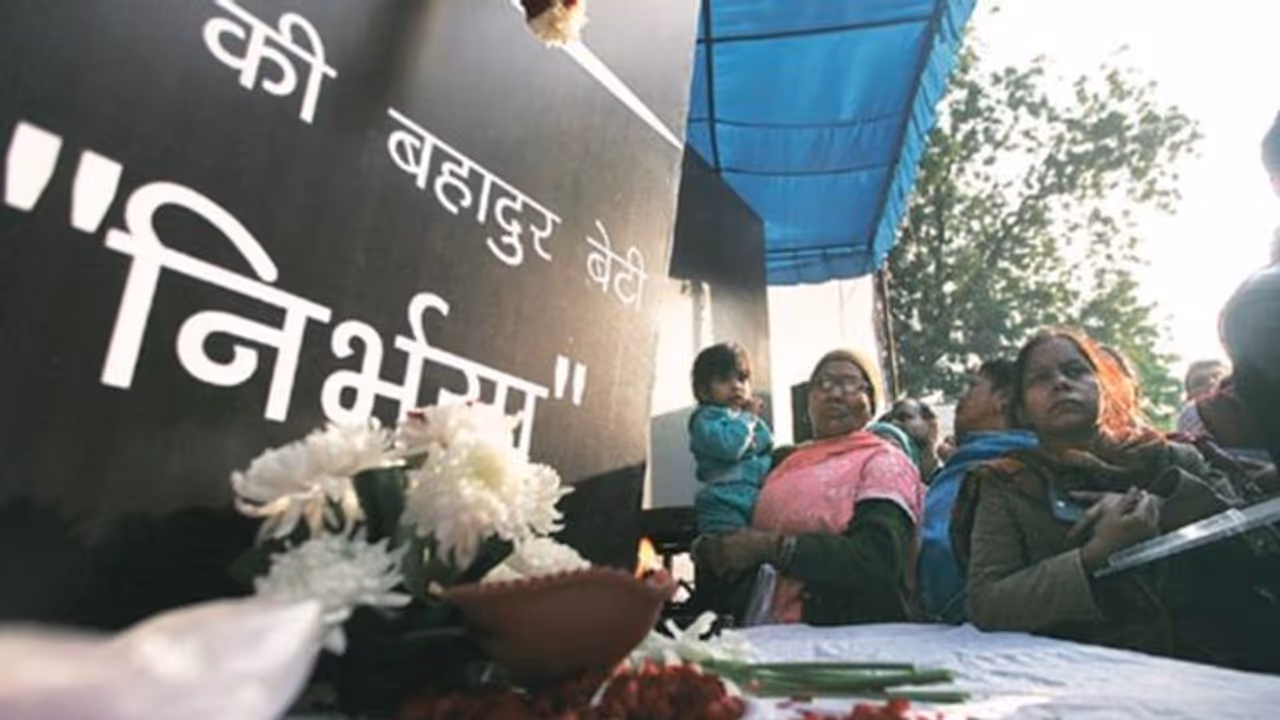 'এতটা নিষ্ঠুর হতে পারে', নির্ভয়াকে প্রথম দেখে কেঁদে ফেলেছিলেন ডাক্তারও 'এতটা নিষ্ঠুর হতে পারে', নির্ভয়াকে প্রথম দেখে কেঁদে ফেলেছিলেন ডাক্তারও