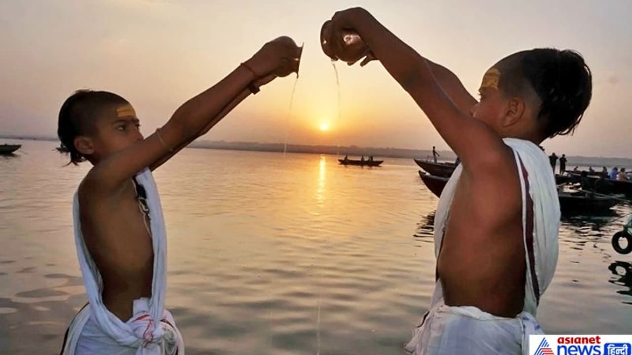 बुधवार को मकर संक्रांति पर इस विधि से दें सूर्यदेव को अर्ध्य, करें इस स्तोत्र का पाठ बुधवार को मकर संक्रांति पर इस विधि से दें सूर्यदेव को अर्ध्य, करें इस स्तोत्र का पाठ