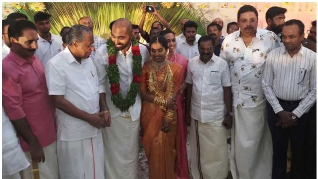എന്‍ കെ പ്രേമചന്ദ്രന്‍റെ മകന്‍റെ വിവാഹത്തില്‍ പങ്കെടുത്ത് പിണറായി വിജയന്‍