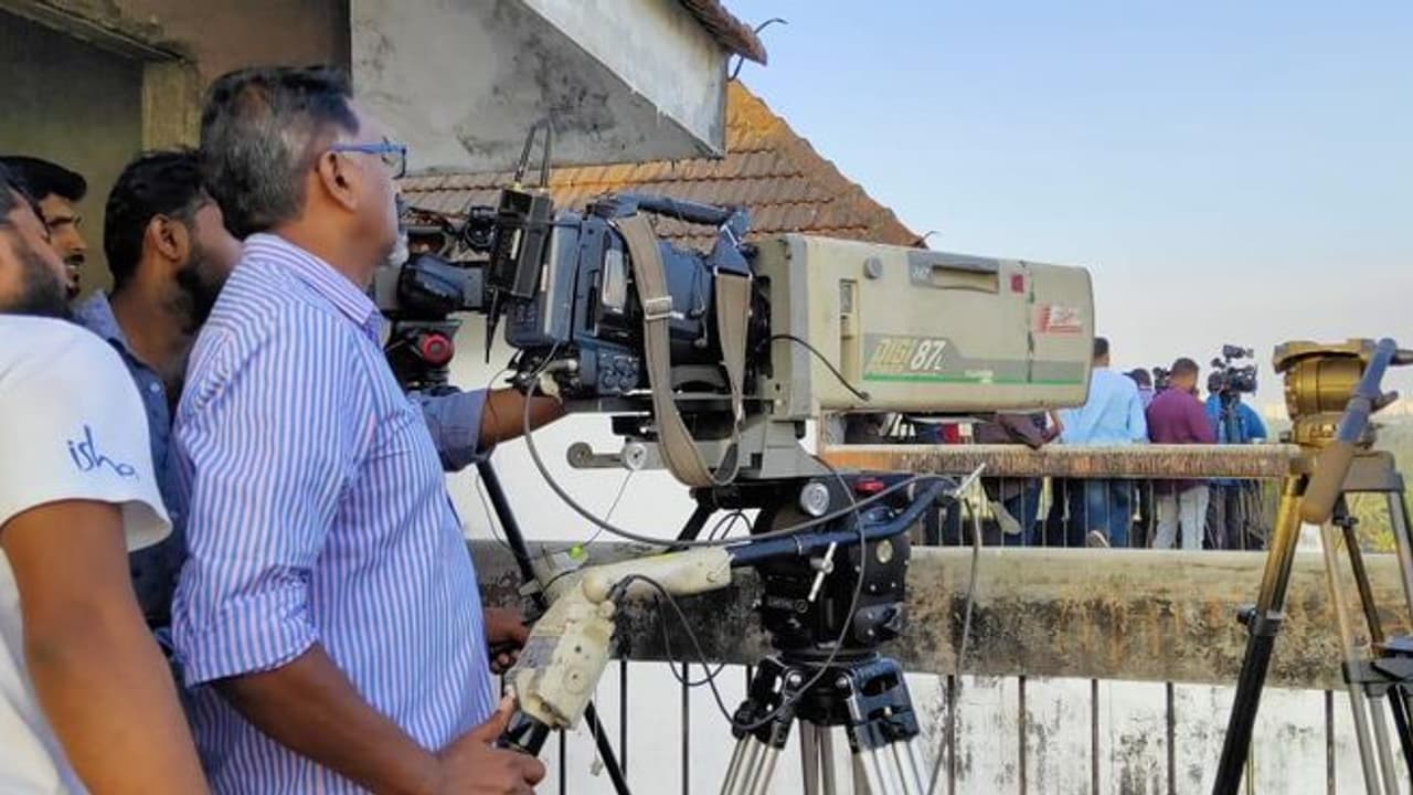 শ্যুটিং এ বাধা দেওয়া কাম্য নয়, ফেডারেশনের বিরুদ্ধে এবার সরব আর্টিস্ট ফোরাম শ্যুটিং এ বাধা দেওয়া কাম্য নয়, ফেডারেশনের বিরুদ্ধে এবার সরব আর্টিস্ট ফোরাম