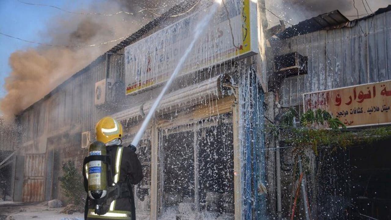 ജിദ്ദയിൽ ഇലക്ട്രിക്ക് സൂഖിൽ തീപിടിത്തം ജിദ്ദയിൽ ഇലക്ട്രിക്ക് സൂഖിൽ തീപിടിത്തം