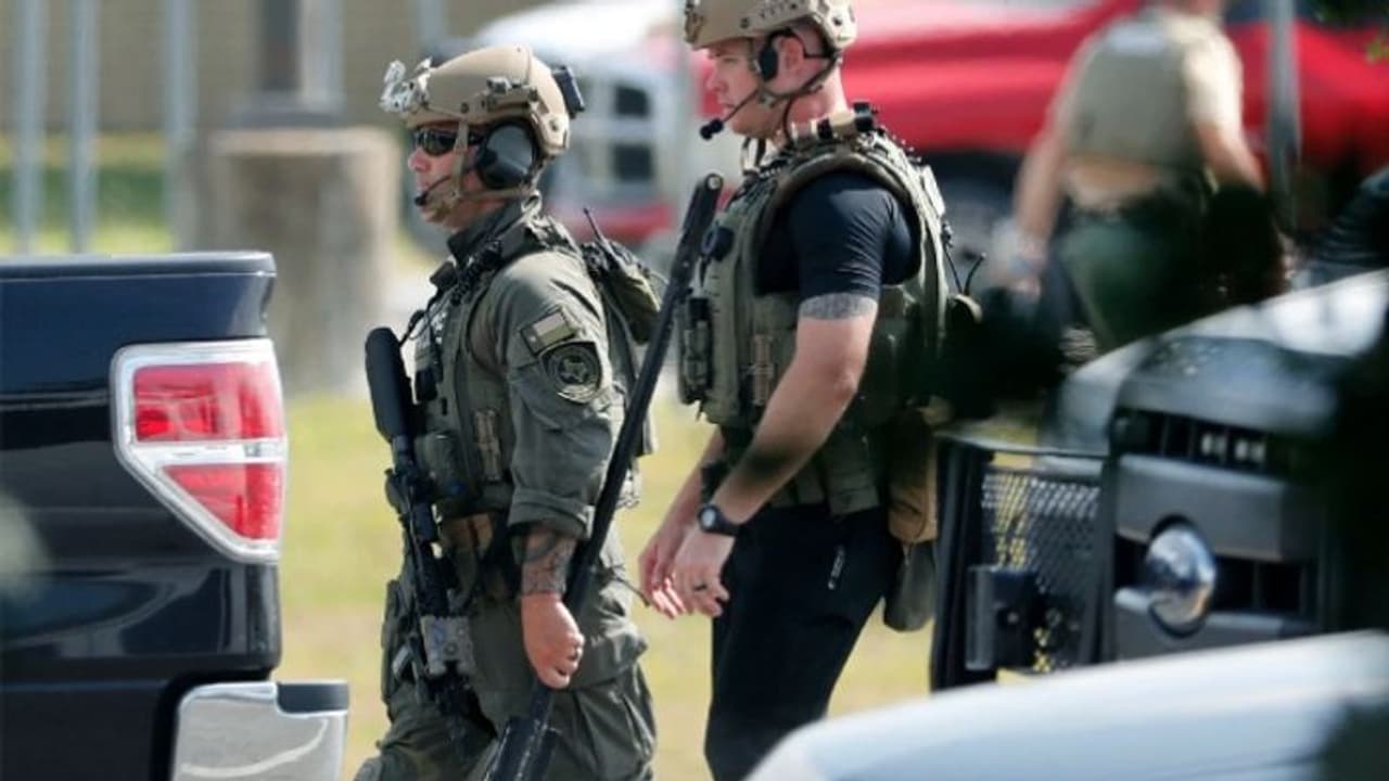 అమెరికాలో మరోసారి కాల్పుల కలకలం... ఇద్దరి మృతి అమెరికాలో మరోసారి కాల్పుల కలకలం... ఇద్దరి మృతి