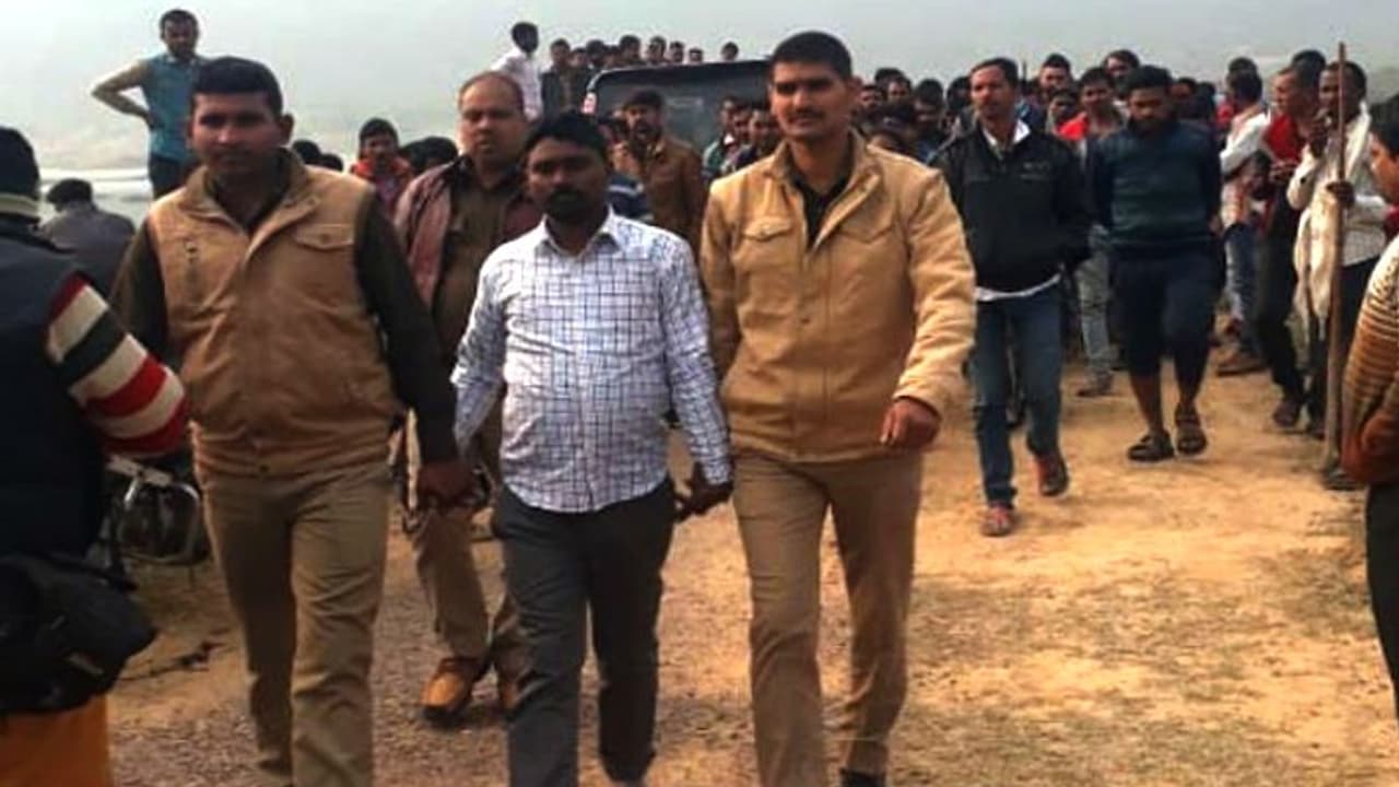 पत्नी की हत्या के बाद लाश ठिकाने लगाने गया था नेता, ऐसा पलटा पासा कि खुद भी नहीं लौटा वापस पत्नी की हत्या के बाद लाश ठिकाने लगाने गया था नेता, ऐसा पलटा पासा कि खुद भी नहीं लौटा वापस