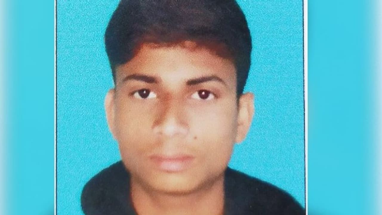 প্লাস্টিকে মুখ ঢুকিয়ে টিকটক, বেঘোরে প্রাণ গেল কিশোরের